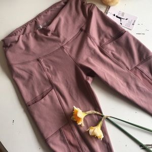 Yoga pants w/ pockets